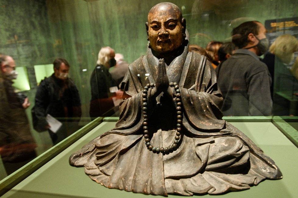 Ve Valdštejnské jízdárně je k vidění výstava Buddha zblízka, která představí myšlenky buddhistického učení