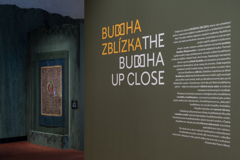 Ve Valdštejnské jízdárně je k vidění výstava Buddha zblízka