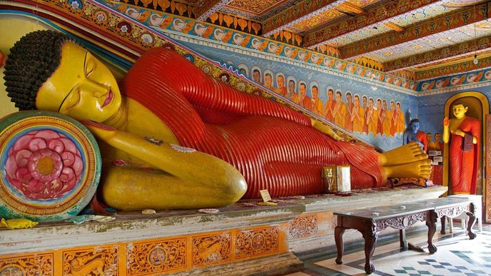Slavná socha Buddhy ve starobylém městě Anuradhapura