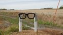 Brýle Buddy Hollyho jako památník poblíř místa neštěstí