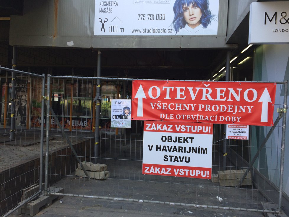 Vedení hlavního města schválilo vypsání veřejné zakázky na opravu terasy nad stanicí metra C Budějovická.