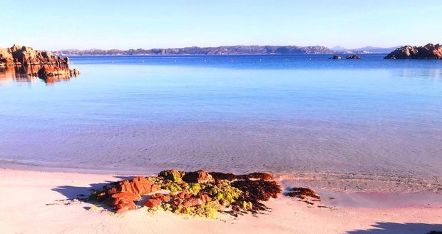 Sardinie chrání nejkrásnější evropskou pláž: Zákaz vstupu a pokuta 12 tisíc za fotku na instagramu