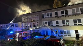 Ve Zlíně hořela střecha střední školy.