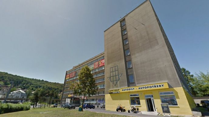 Budova v Ústí nad Labem (vpravo), kde tři patra zabere datové centrum Rondel z poloviny placené Evropskou unií.