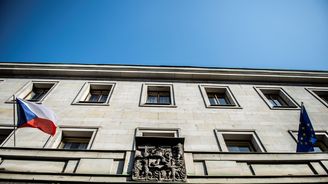 Schodek státního rozpočtu stoupl na téměř 200 miliard, což je nejhorší výsledek v historii ČR