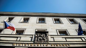 Stát za první pololetí vybral na daních 750 miliard, o osm procent víc než loni Stát za první pololetí vybral na daních 750 miliard, o osm procent víc než loni