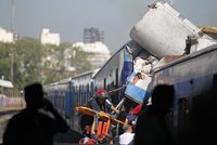 Vlak vjel do nástupiště: 40 mrtvých, přes 500 zraněných!