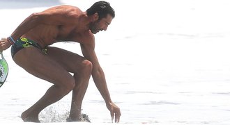 Šeredová musí koukat. Buffon (40) předvedl dokonalé tělo, s kým dováděl na pláži?