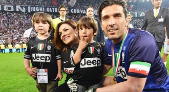 Řeší rozvod, přesto Buffon prosí Šeredovou: Přijeď s dětmi na MS do Brazílie!