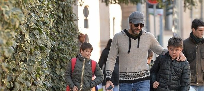 Buffon vede své chlapce ze školy