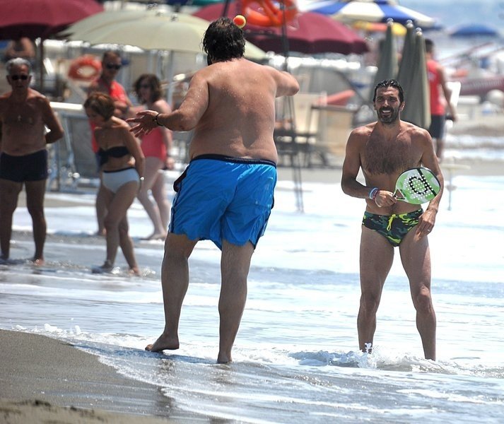 Buffon hrál s kamarádem plážový tenis