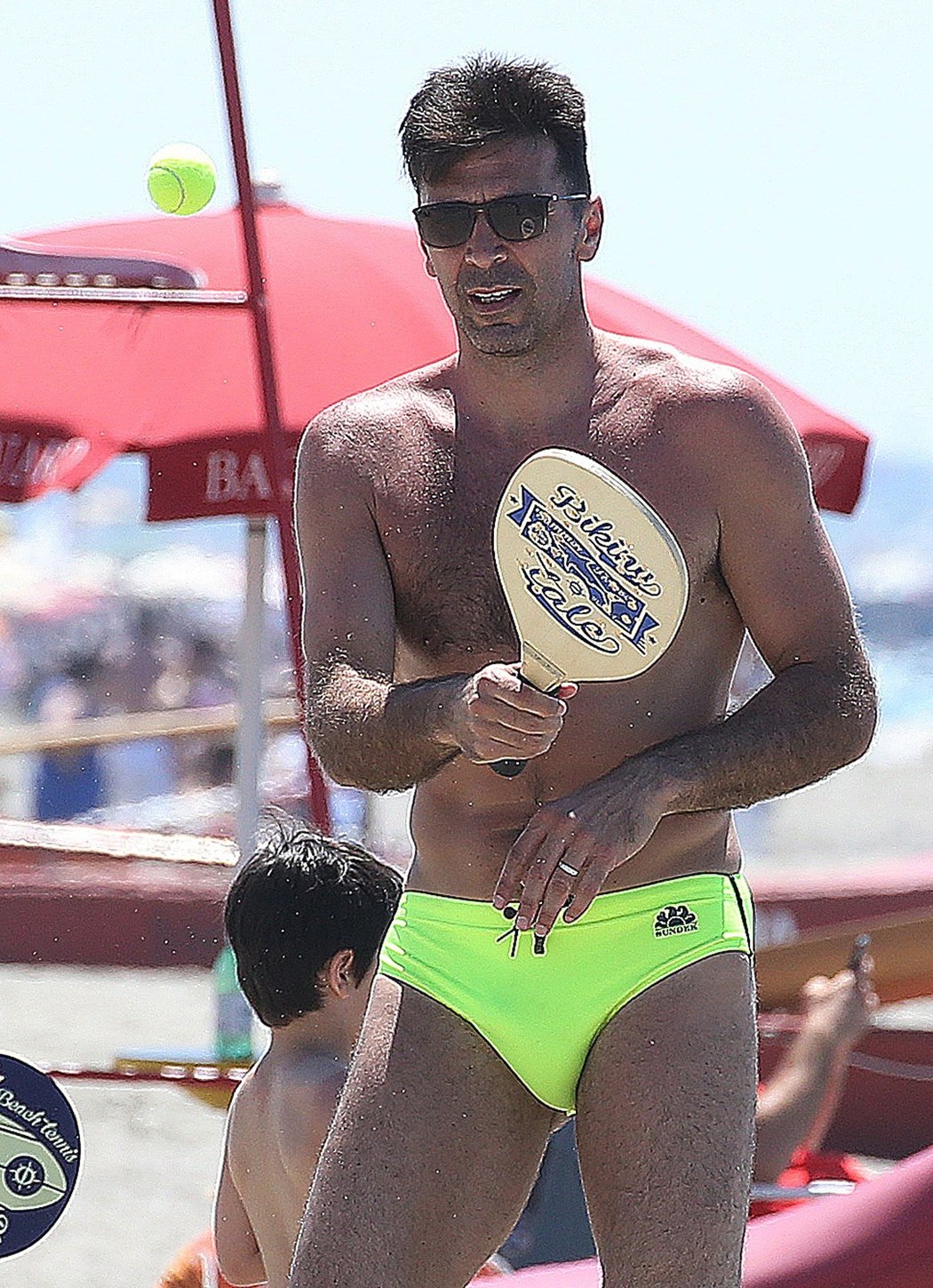 Zářící Gianluigi Buffon oslňoval dovolenkám na pláži