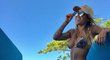 Brazilská skejťačka Leticia Bufoni se ráda promenáduje v plavkách