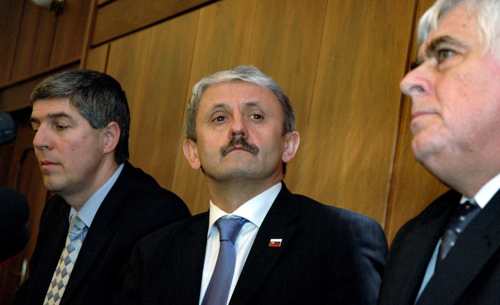 Bývalý slovenský premiér Mikuláš Dzurinda vedle předsedy MOST-HÍD Bély Bugára (vlevo)