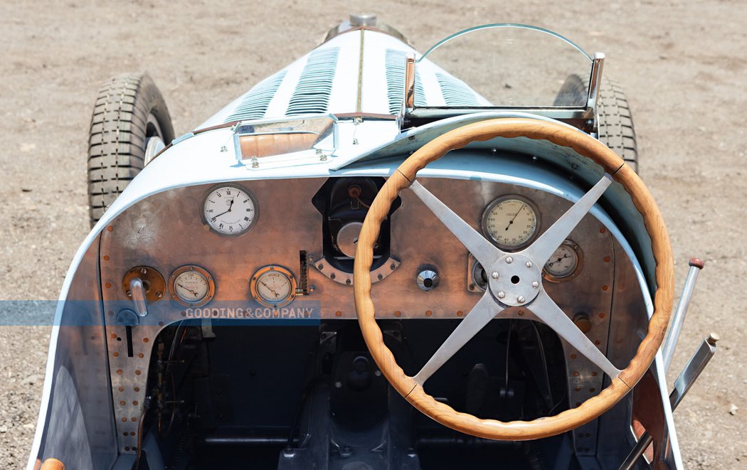 Dražilo se i Bugatti Type 35B Grand Prix. Nejvyšší nabídka činila 5,615,000 dolarů, tedy 121,89 mil. Kč.