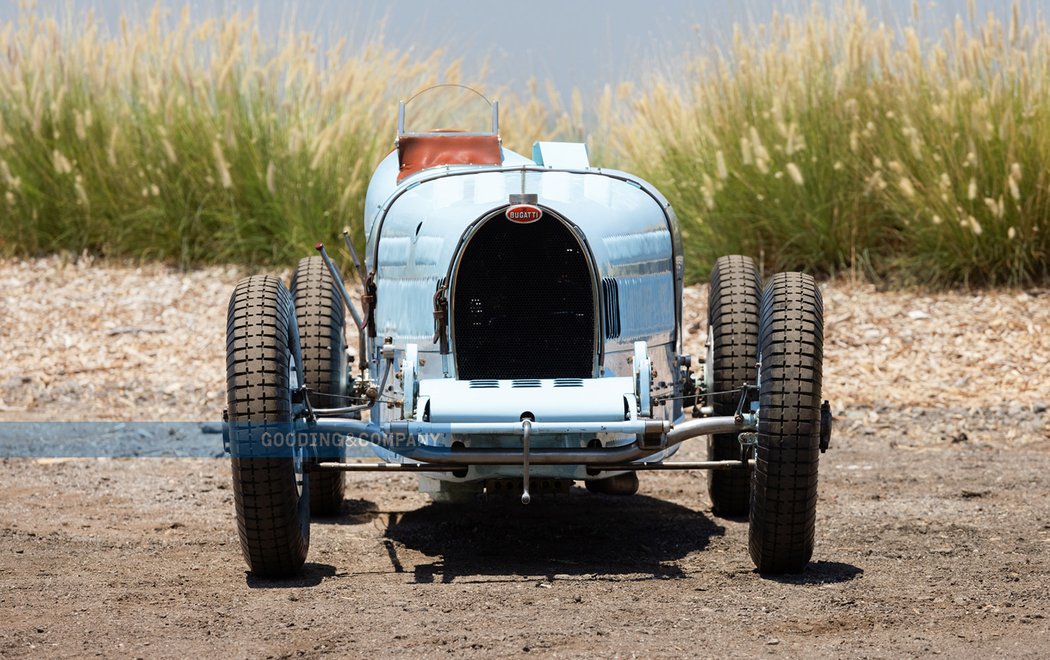 Dražilo se i Bugatti Type 35B Grand Prix. Nejvyšší nabídka činila 5,615,000 dolarů, tedy 121,89 mil. Kč.