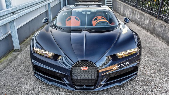 Bugatti Chiron můžete mít i bez čekání. Tenhle kousek je na prodej