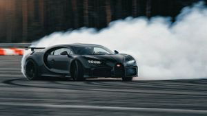 Podívejte se na driftující Bugatti Chiron! Pekelně drahý generátor kouře