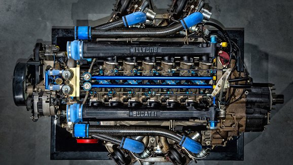 Fascinující kus techniky: Pokochejte se motorem Bugatti EB110 SS