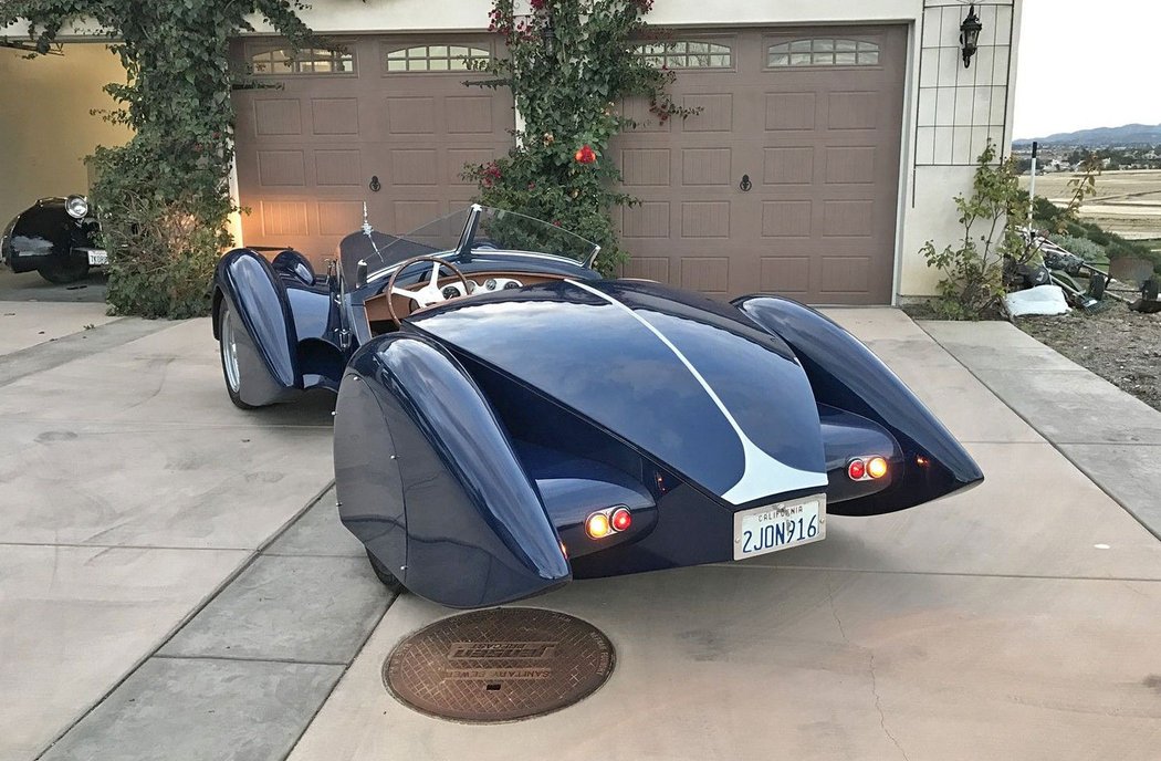 Ford Capri převlečený za Bugatti 57 SC Corsica Roadster