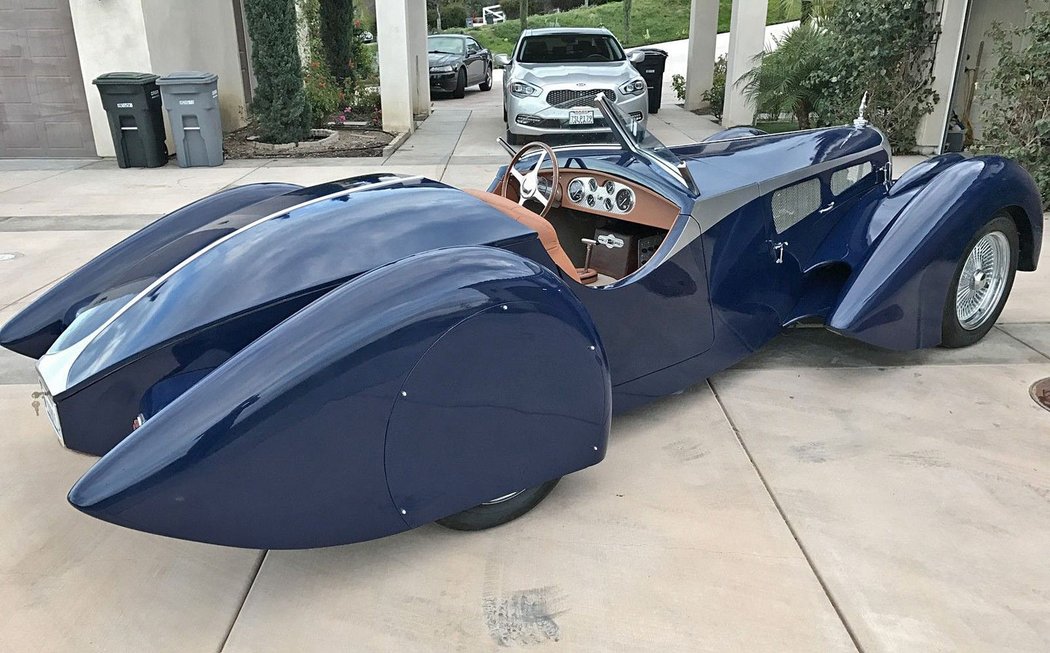 Ford Capri převlečený za Bugatti 57 SC Corsica Roadster