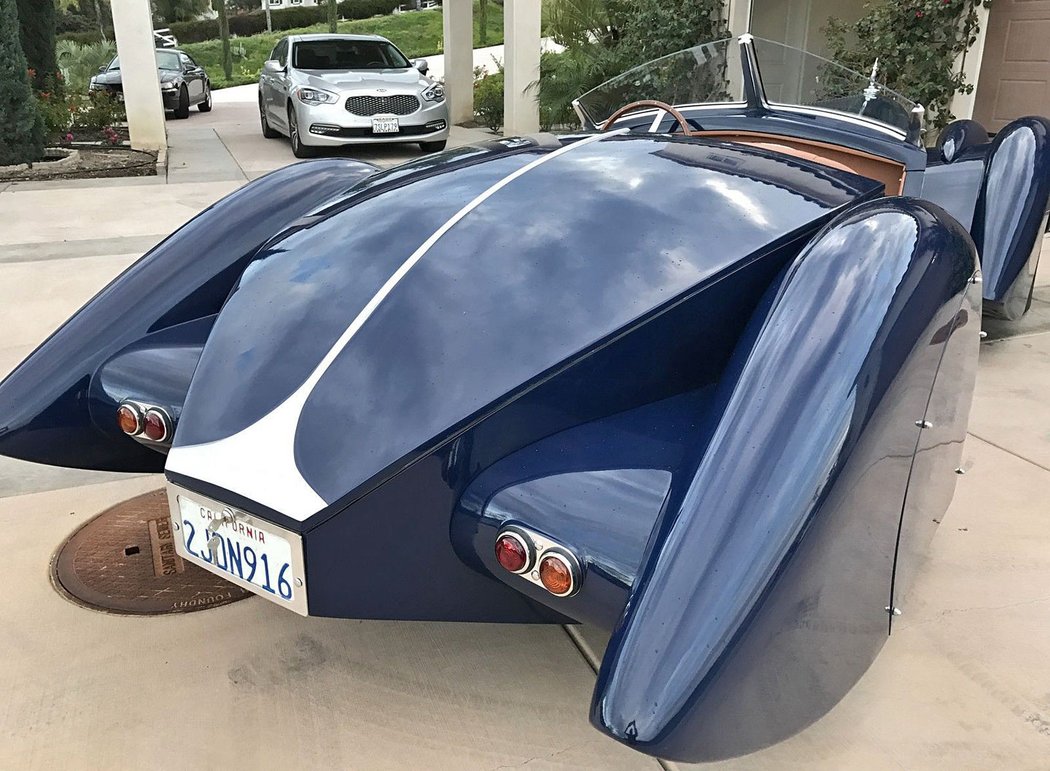 Ford Capri převlečený za Bugatti 57 SC Corsica Roadster