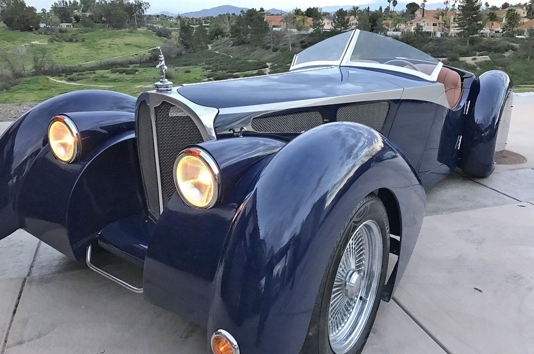 Ford Capri převlečený za Bugatti 57 SC Corsica Roadster