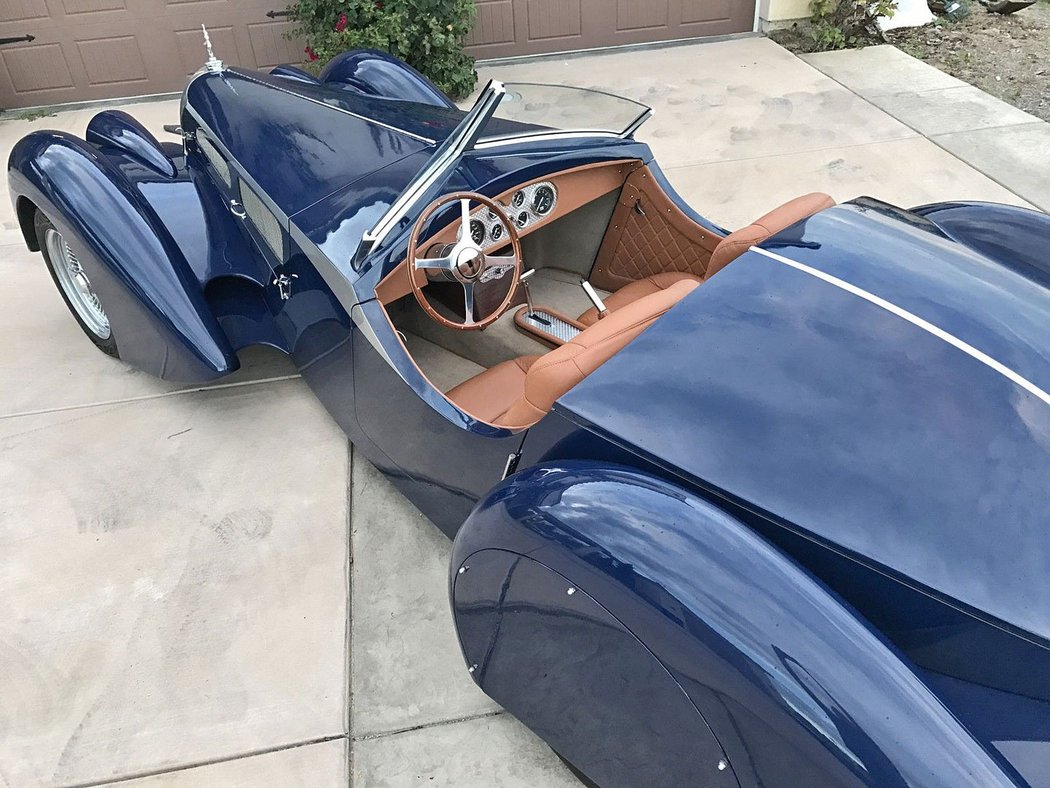 Ford Capri převlečený za Bugatti 57 SC Corsica Roadster