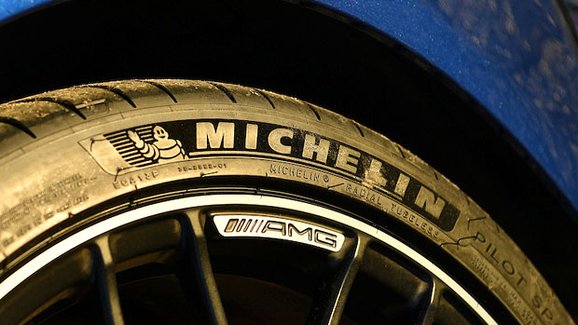 Michelin vyvíjí pneumatiky pro rychlost přes 480 km/h. Co všechno musí vydržet?