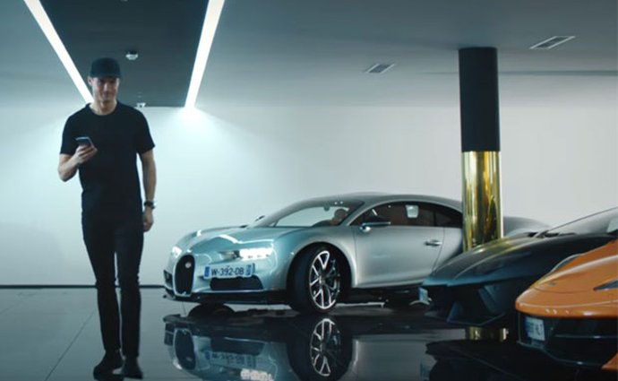 Video: Christiano Ronaldo vyzkoušel Bugatti Chiron. Jaká byla jeho reakce?