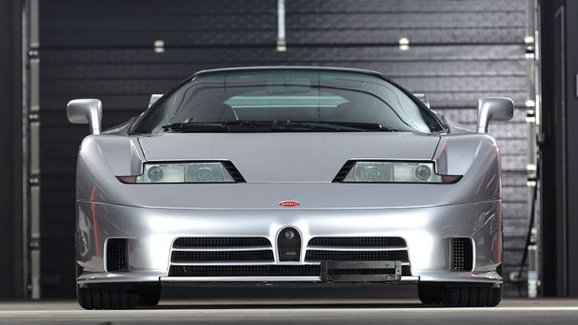 Tato Bugatti EB110 SS má najeto jen 916 km a čeká na nového majitele