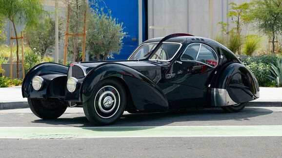 V Praze byla věrná replika jednoho z nejvzácnějších aut světa. Stojí pakatel