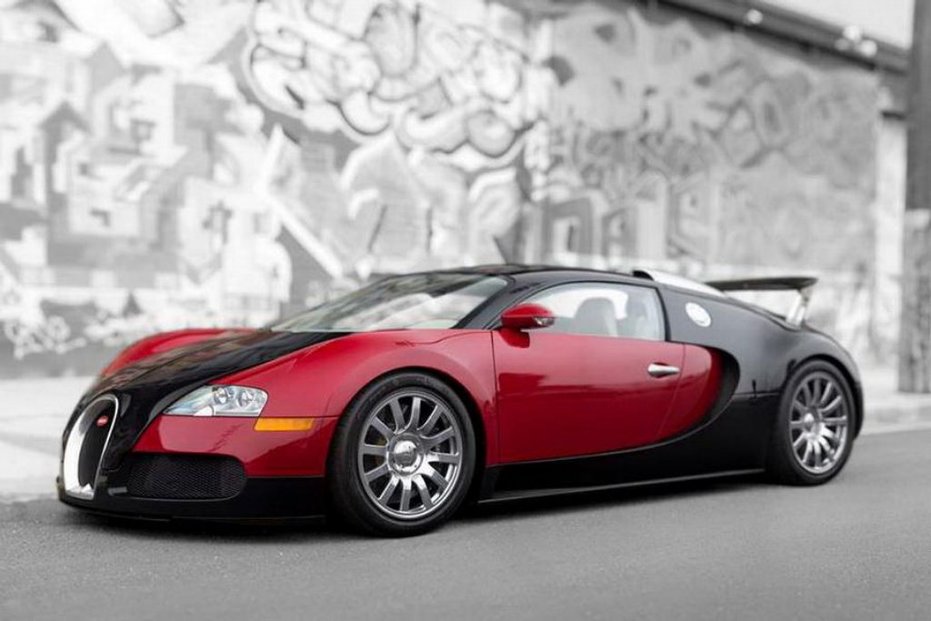 Bugatti Veyron 16.4 (2006). Vůbec první vyrobený exemplář.