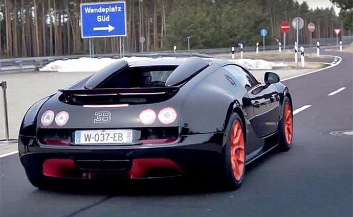 Video: Rekordní jízda Bugatti Veyron Grand Sport Vitesse