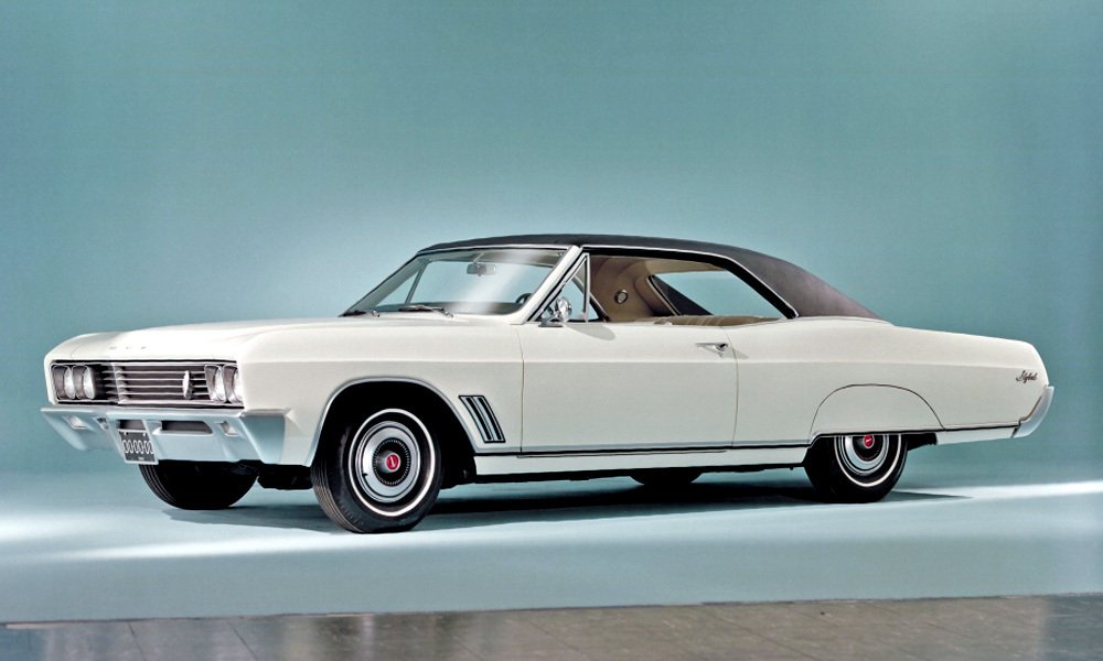 V roce 1967 se Gran Sport stal samostatným modelem a ve verzi s motorem V8 „big block“ o objemu 6,5 litru byl nazván GS 400.