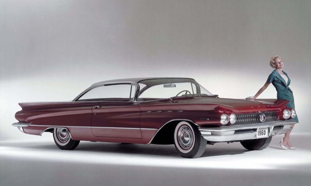 Buick Invicta Hardtop Coupé z roku 1960 měl na obou bocích čtyři ozdoby připomínající větrací otvory.