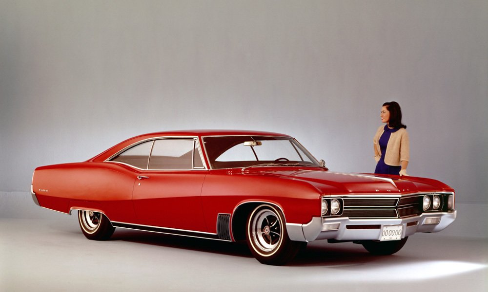 Karoserie modelu Buick Wildcat 1967 měla uhlazenější tvary se zvýrazněnými zadními blatníky a šikmými prolisy na bocích.