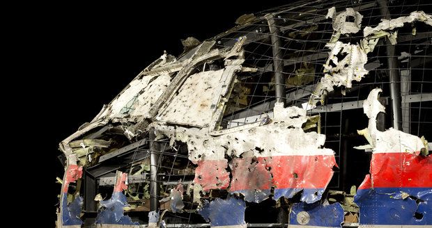 Let MH17 sestřelil Buk, oznámili vyšetřovatelé. Na palubě zahynulo 298 lidí