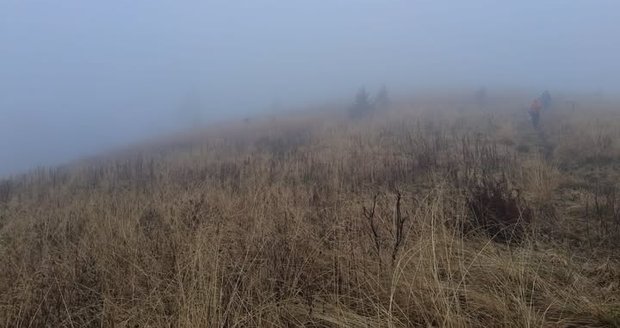 Vyplašené chlapce našli v horách náhodní turisté.