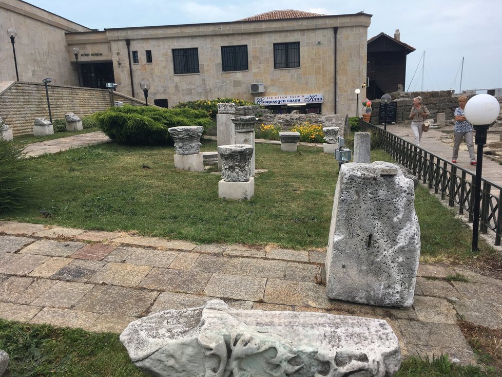 Nesebar je starobylé bulharské město nedaleko Sunny beach.