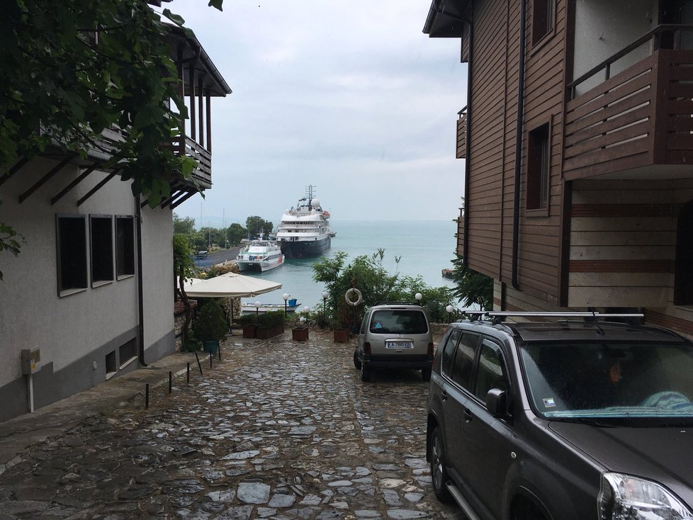 Nesebar je starobylé bulharské město nedaleko Sunny beach.