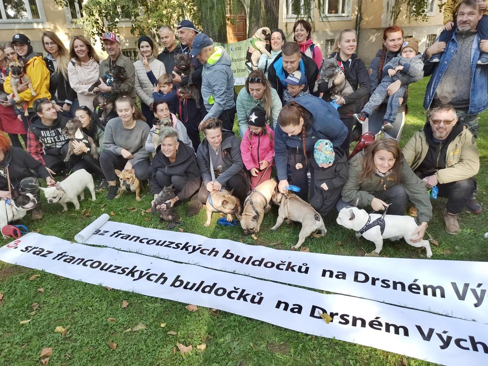 Chovatelé buldočků jezdí na &#34;návštěvu&#34; za Janou Foltovou do Jablunkova už několik let. Pořádá tu jejich sraz.