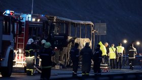 Nejméně 45 lidí, včetně 12 dětí, přišlo o život při nehodě autobusu ze Severní Makedonie. (23. 11. 2021)