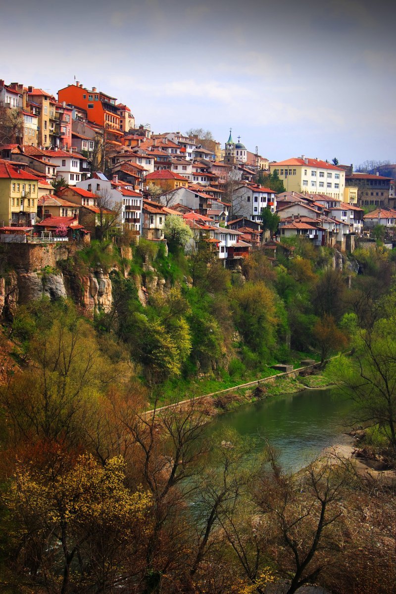 Typická bulharská zástavba, město Veliko Tarnovo.