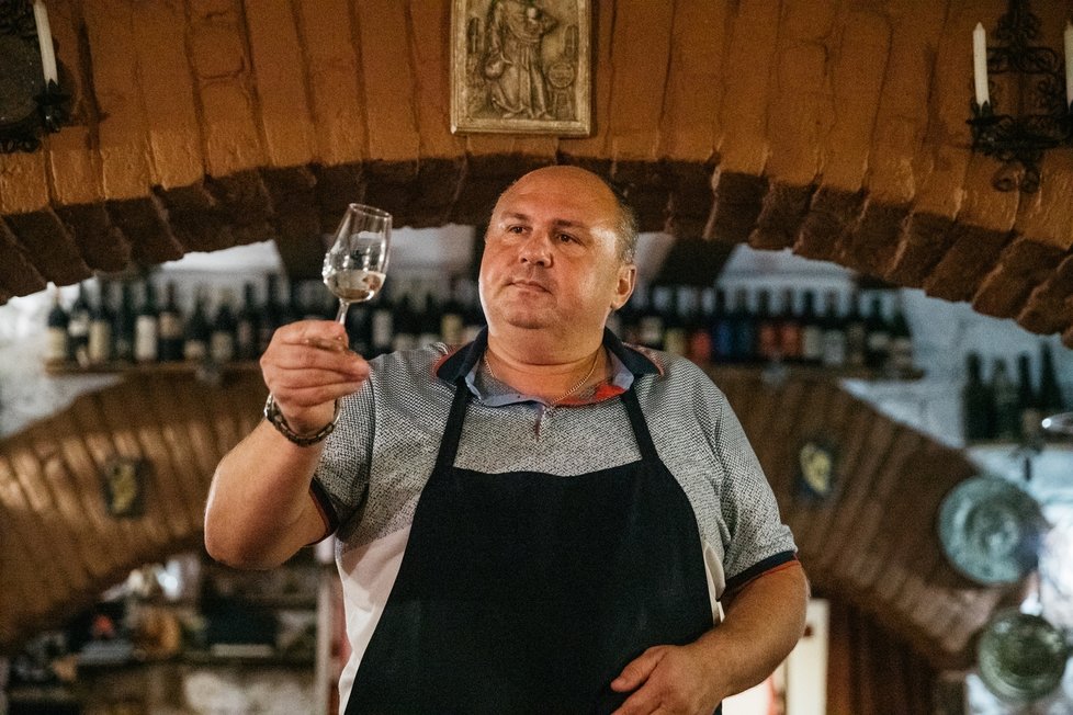 V nabídce vinařů najdete bílá, červená i růžová vína, kromě nich také originální archivní kousky ze všech vinařských oblastí Bulharska.