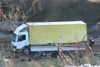 Šetření hrůzného nálezu: V Bulharsku v souvislosti s 18 mrtvými migranty v kamionu zatkli 7 osob