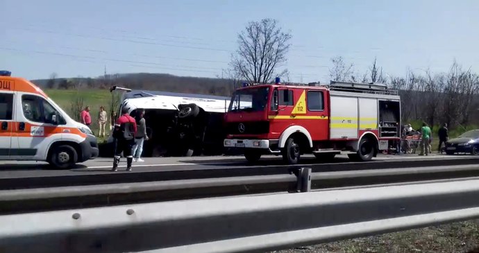 V Bulharsku došlo k tragické havárii autobusu letos už jednou. V dubnu při ní zemřelo 6 lidí. Zraněných bylo před čtyřmi měsíci 23.