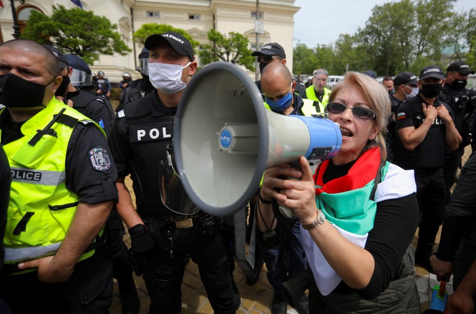 Protesty proti bulharské vládě ve stínu pandemie. (14.5.2020)