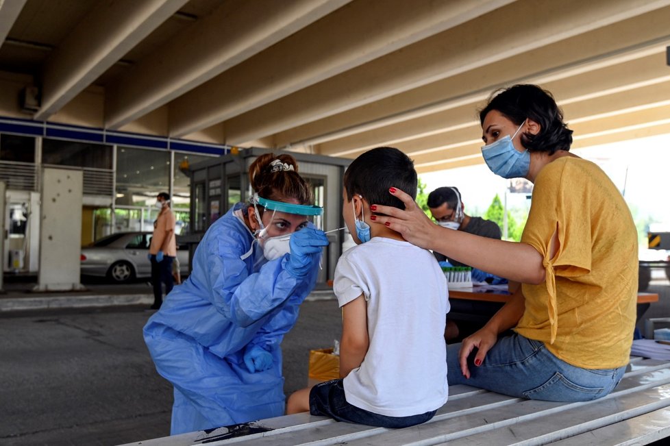 Testování na koronavirus na řecko-bulharských hranicích (6.7.2020)