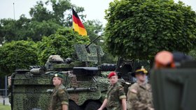 Německo má nedostatek rekrutů. Plánuje tak nabírat vojáky do armády z řad jiných evropských zemí.